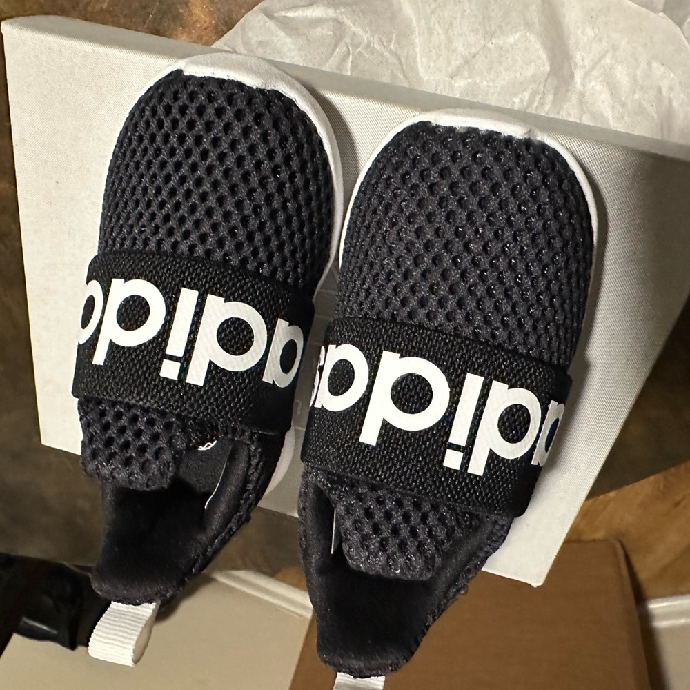 Adidas Baby shoe. 4c